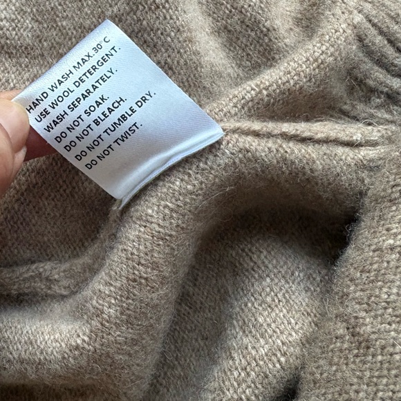 100% Wool Women's Cable Knit Zip Cardigan with hoodie brown size large. - Picture 12 of 13